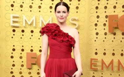 Emily Hampshire from Schitt’s Creek attends the 2019 Emmy Awards